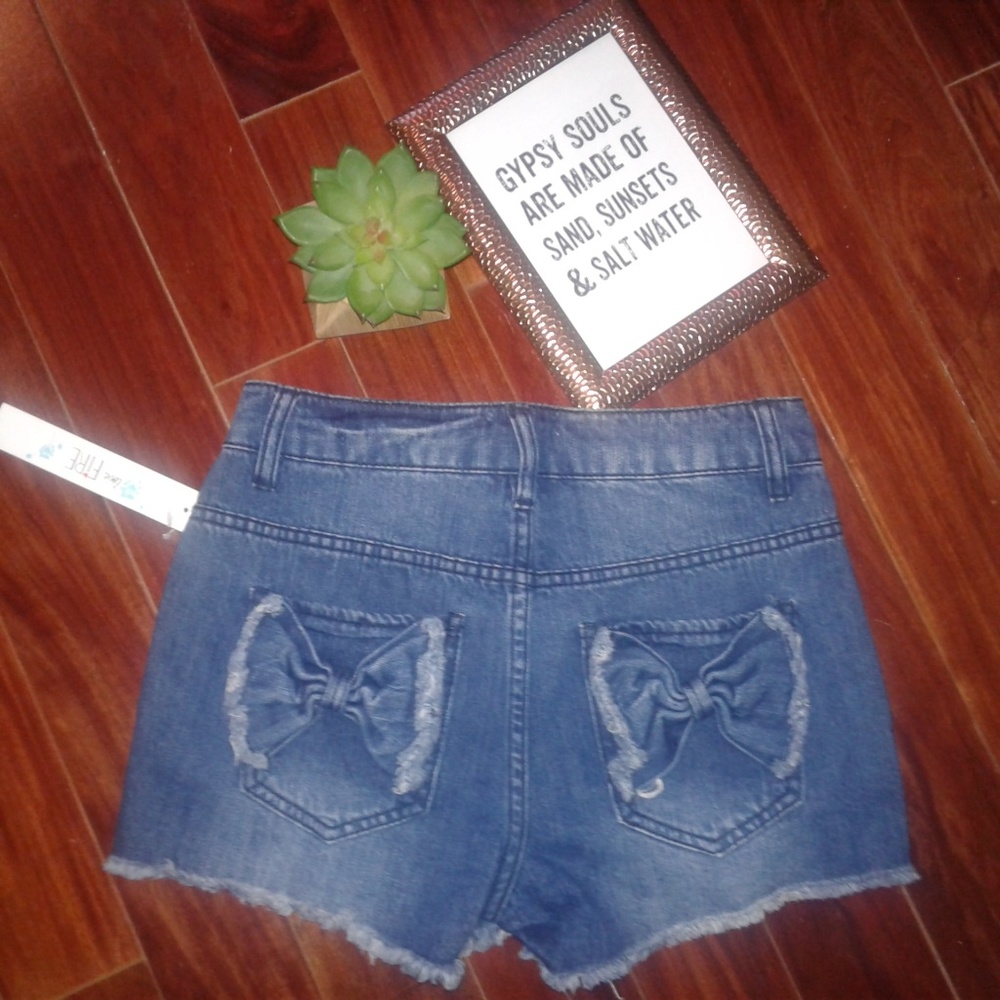 Love Fire | jean shorts with bows on pockets CUTE!